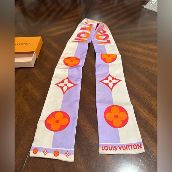 LOUIS VUITTON SCARF MONOGRAM SILK BLACK LOGO BEANIE M77675 NEW - Picture 11 of 13